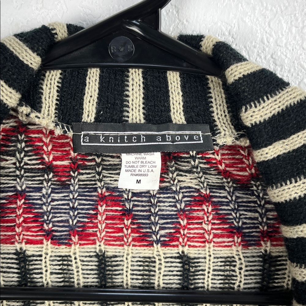 A Knitch Above Women’s Aztec Pattern Cardigan Southwestern Sz M Geo Knit Pattern - Picture 3 of 8